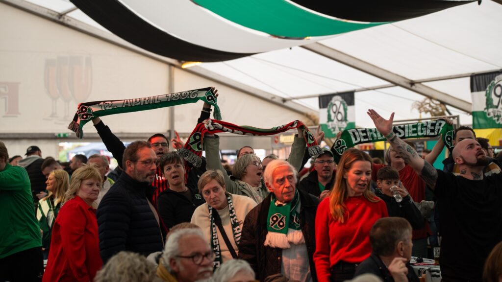 130-jähriges Vereinsjubiläum_Fans_2_16zu9